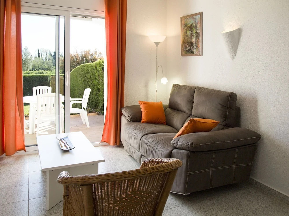 Spacious Holiday Home in Torroella de Montgrí With Swimming Pool