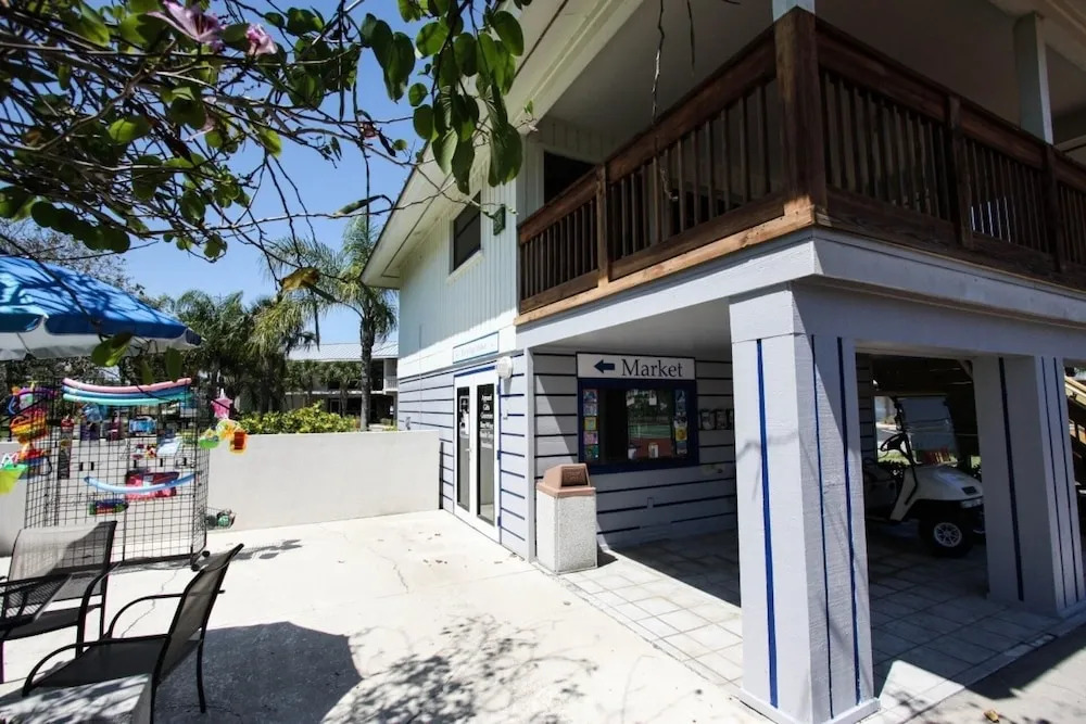 579 Little Harbor