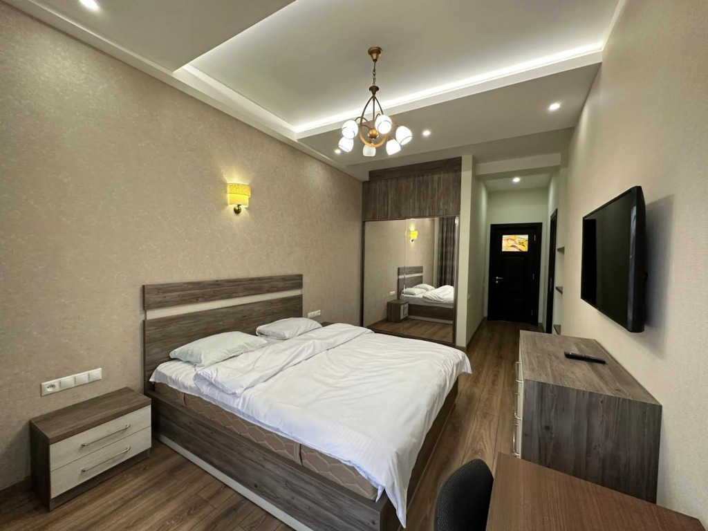 Kajaznuni Street, 3 bedrooms Luxury & Unique apartment QA444