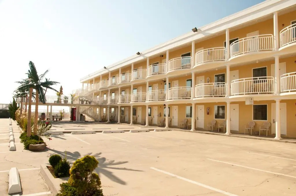 Coliseum Ocean Resort