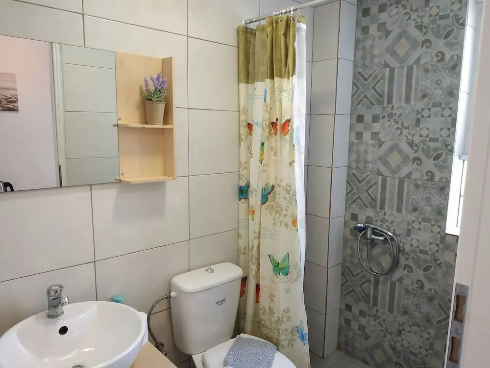 Small Apartment For 3 Pers 70meters From The Beach