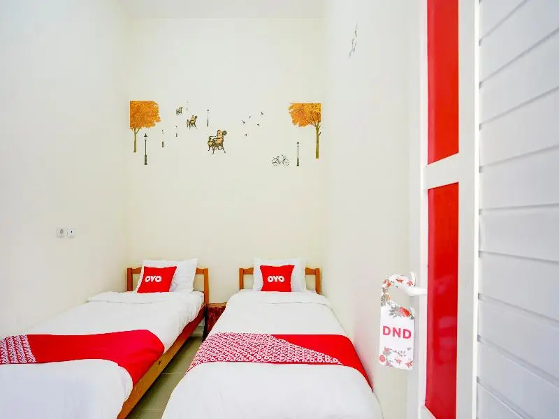 Innapp Tenggilis Family Residence by OYO Rooms