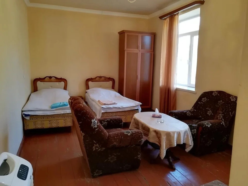 Отель Meghri Inn