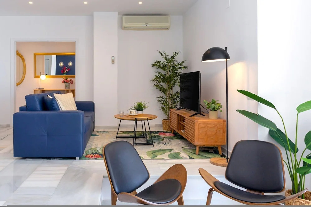 Exclusive 2BD Apartment With Private Terrace in Marbella Royal Gardens