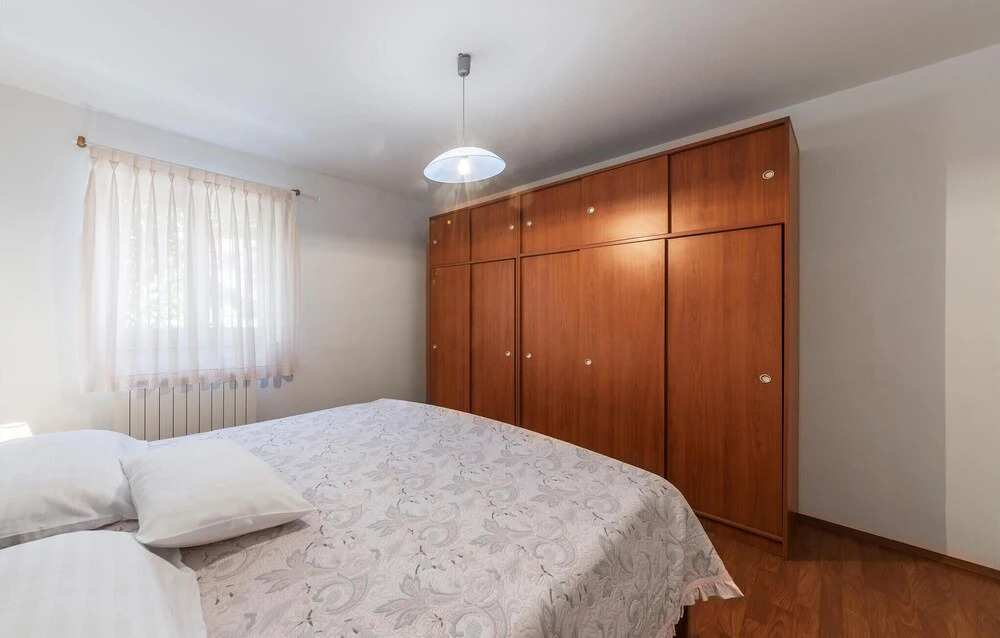 Amazing Apartment in Vinkuran With 2 Bedrooms