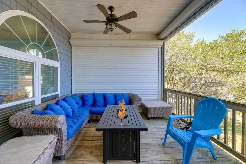 Waterfront Emerald Isle Home w/ Dock Access!