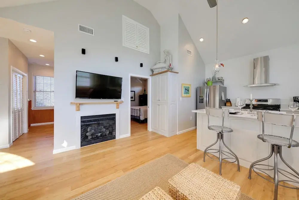 Seaside Cottage w/ Private Pier - 3 Miles to Beach