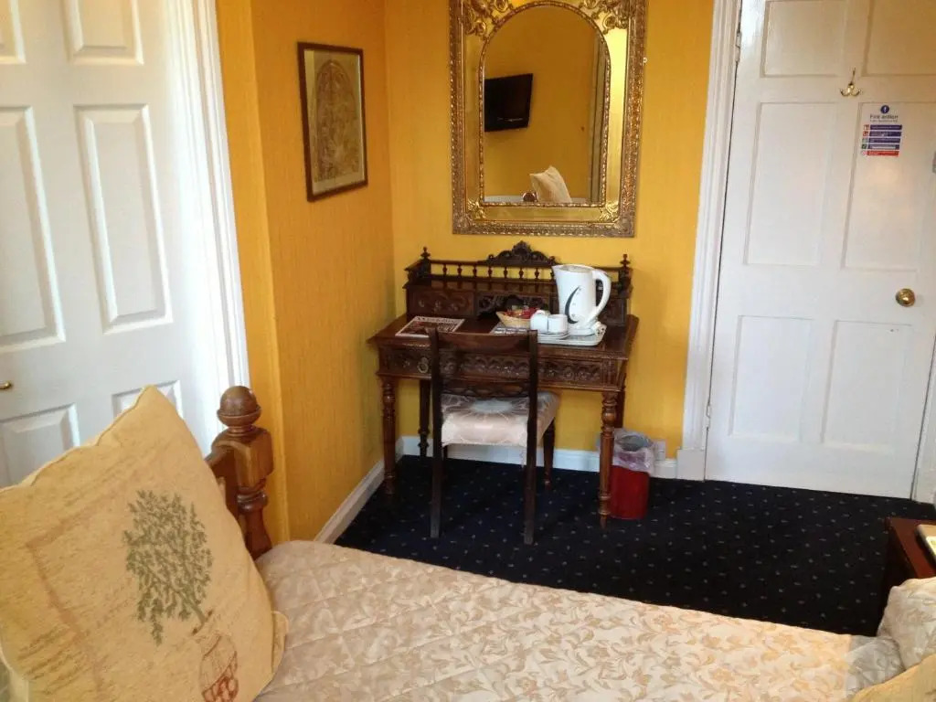 Ty Newydd Country Hotel