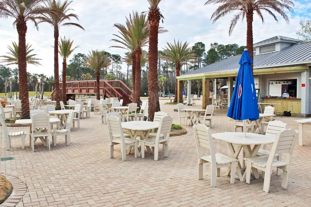 Wharf 902 by Youngs Suncoast