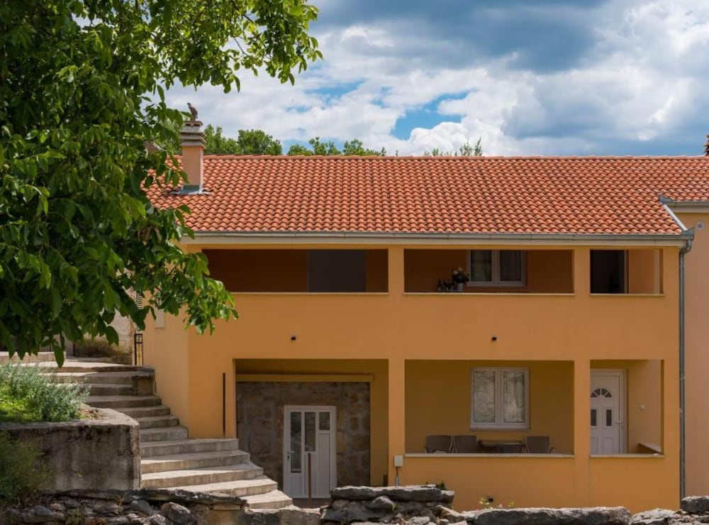 Hearts of Vrlika Country Stay