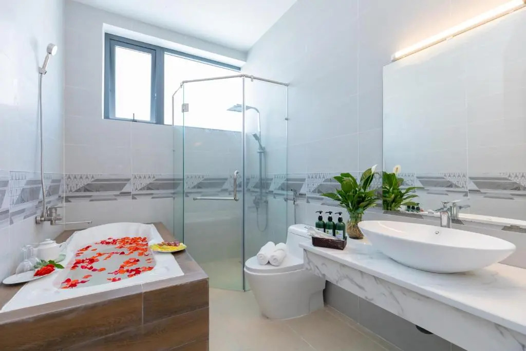 Palm Villa 34 ( Luxury Villa with 17 bed room, karaoke & bida inside)