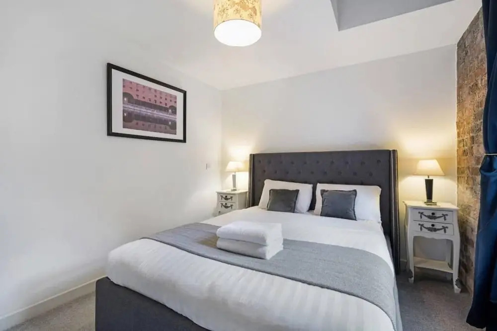 Host Apartments Henry s Hideaway
