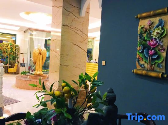 Merlin Art Hotel