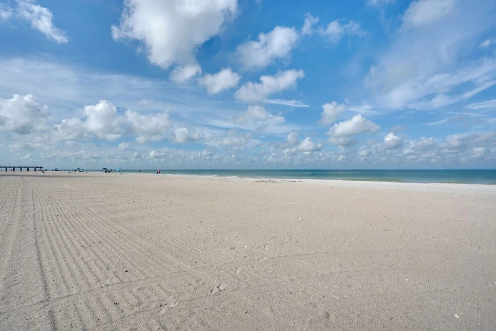 2 Bungalows in Redington Shores! Steps to Beach