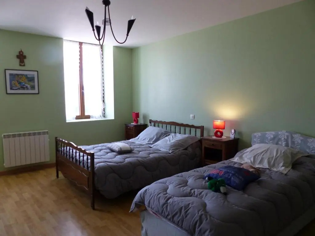Maison indépendante avec jardin, animaux acceptés, proche Vichy - FR-1-489-280