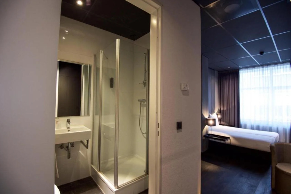 Hotel Glow