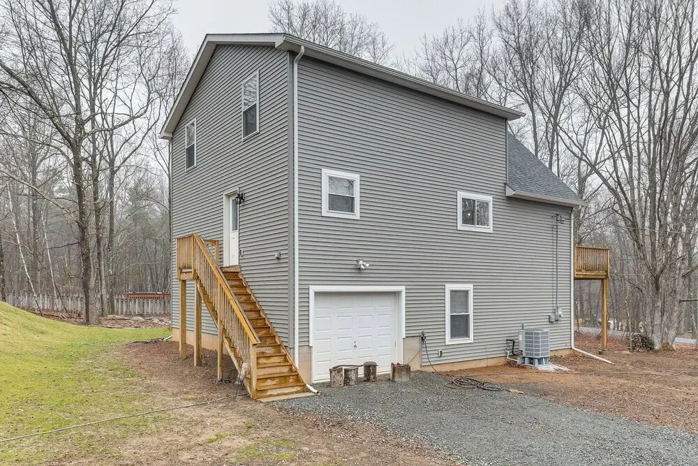 Lake & Pool Access: Poconos Family Getaway!