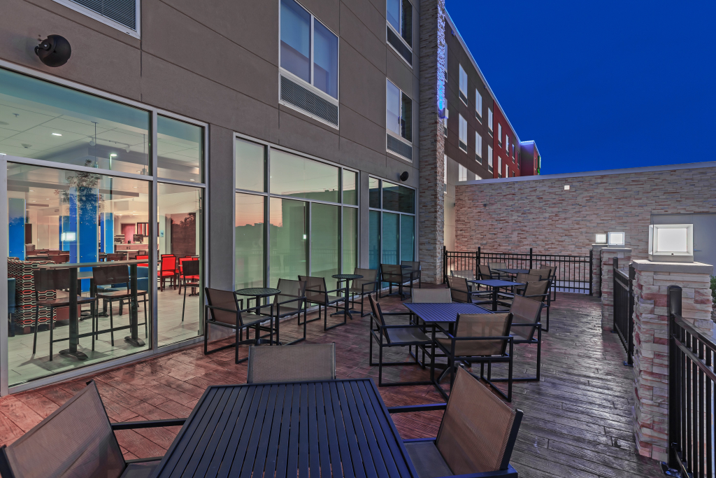 Holiday Inn Express & Suites Tulsa South - Woodland Hills by IHG