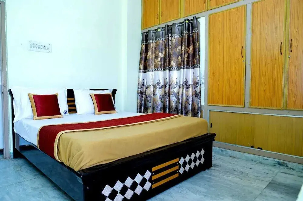 VIC Homestay by pickurstay Hotels