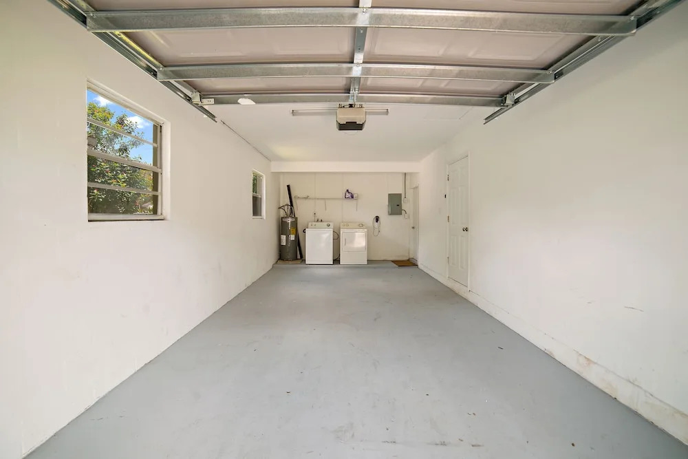 3 BR Pool Home in Tampa by Tom Well IG - 11115