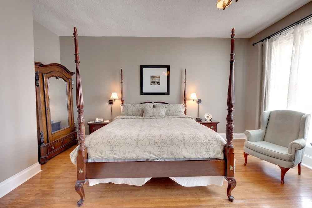 The Woodlawn Inn