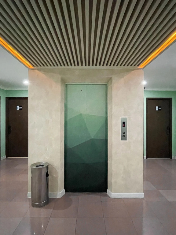 LEAF HoteL