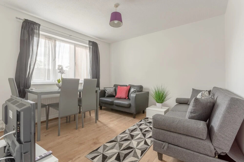 Bright 2 Bedroom Flat in Acton