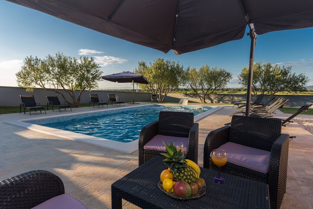 Villa Caper