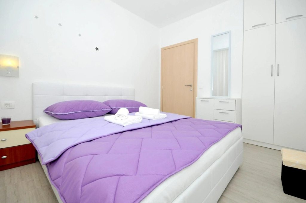 Apartment Mira