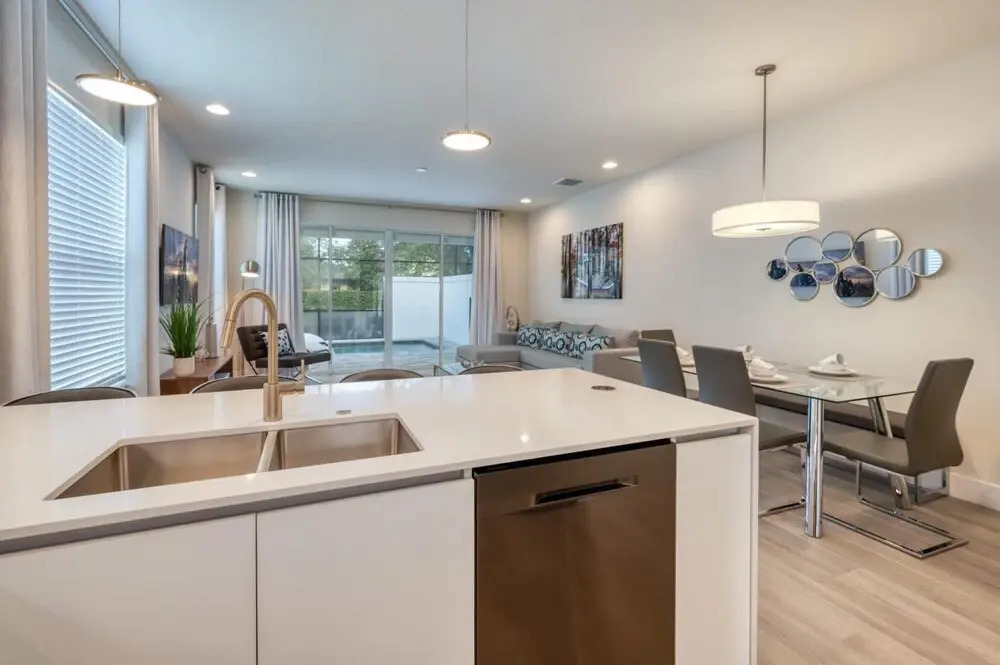 Spacious New Modern Retreat