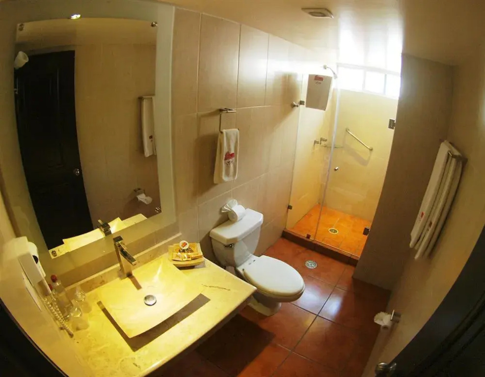 Roma, Suites & Business Center