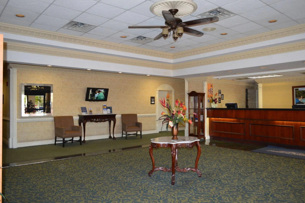 Opal Hotel & Suites