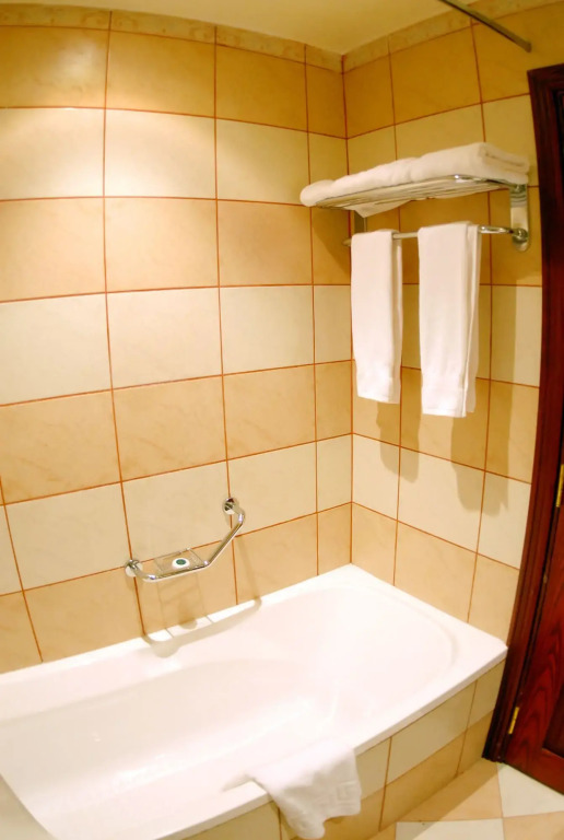 Al Liwan Suites