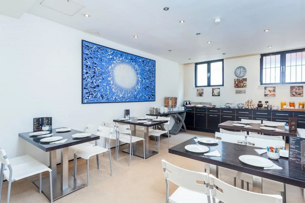 Avni Kensington Hotel