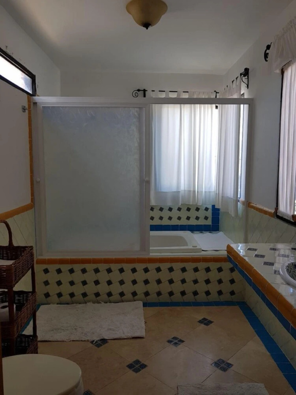 Linda Propiedad de 5 Habitaciones
