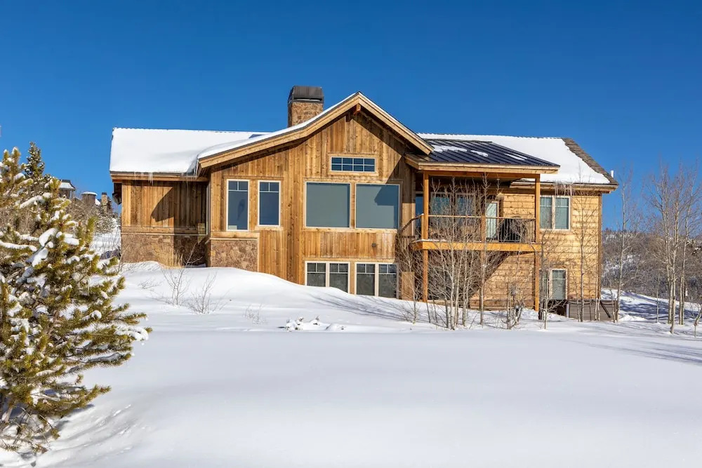 New Listing! Mountain-view Lodge W/ Fireplace And Hot Tub 4 Bedroom Cabin