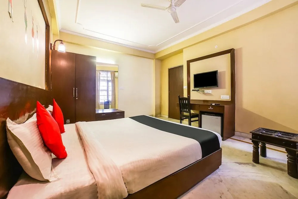 Capital O 38526 Hotel Epic