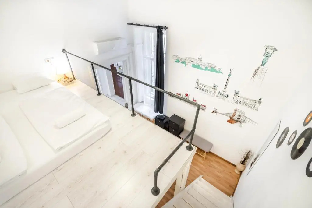 BpR Vinyl Style Studio Home with A/C