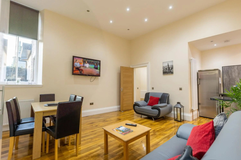 New 2 bed apartment with stunning views of Arthur Seat Mountain