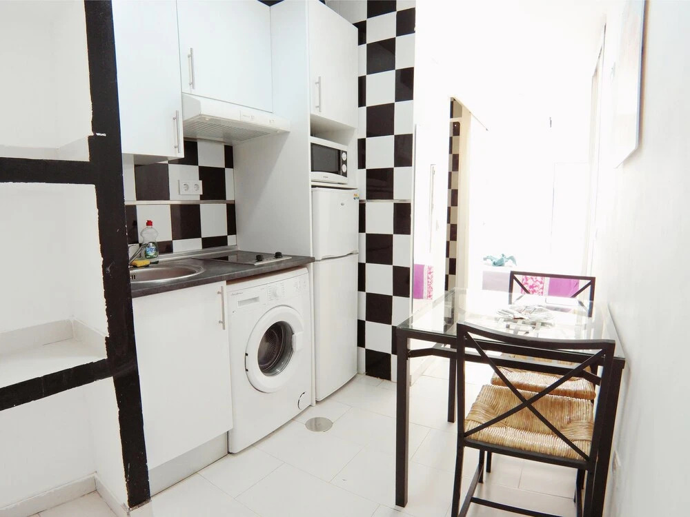Estudio en bajos y patio int 4m2 en Puerta del Angel AZBB2