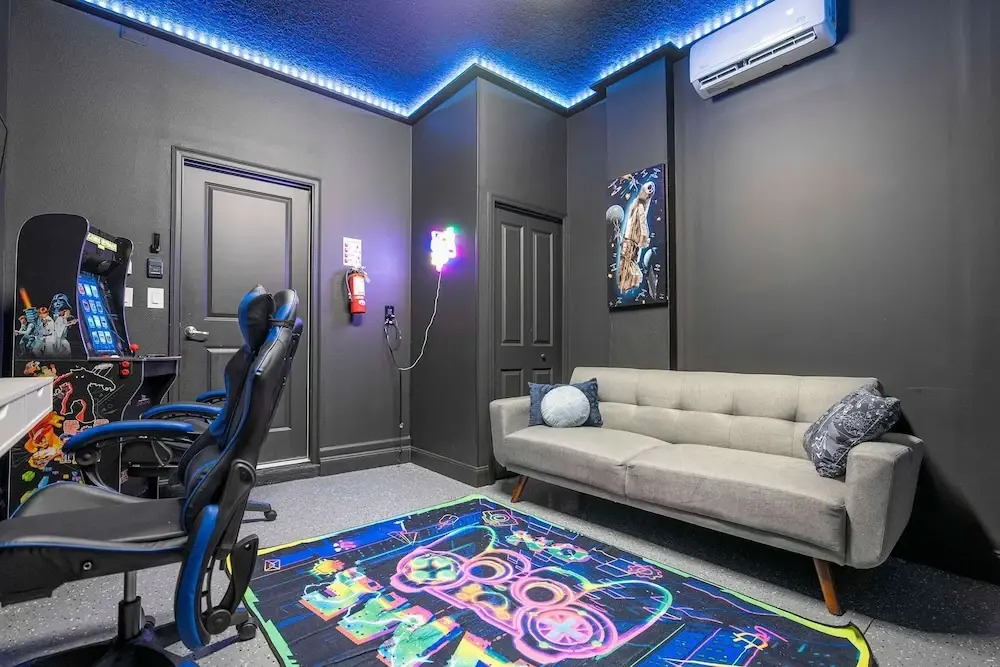 Home 6bed Themed Rooms Game Room Storey Lake