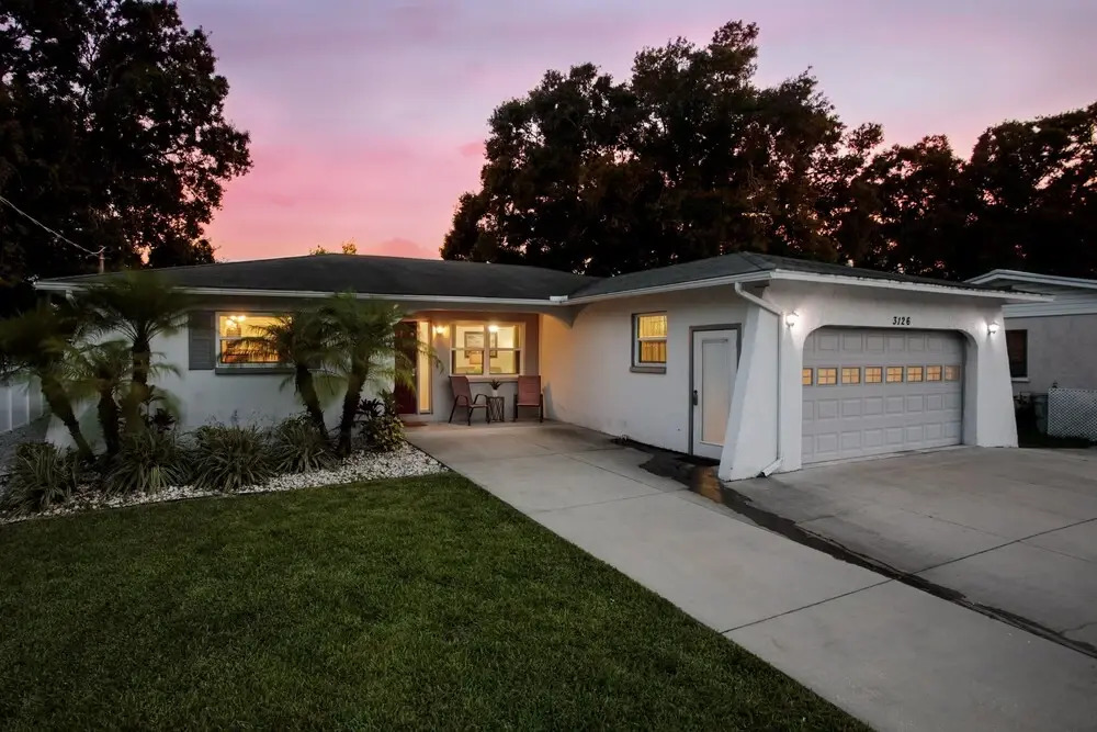 Bahia Vista Villa~15 Minutes to Beaches~sleeps 10