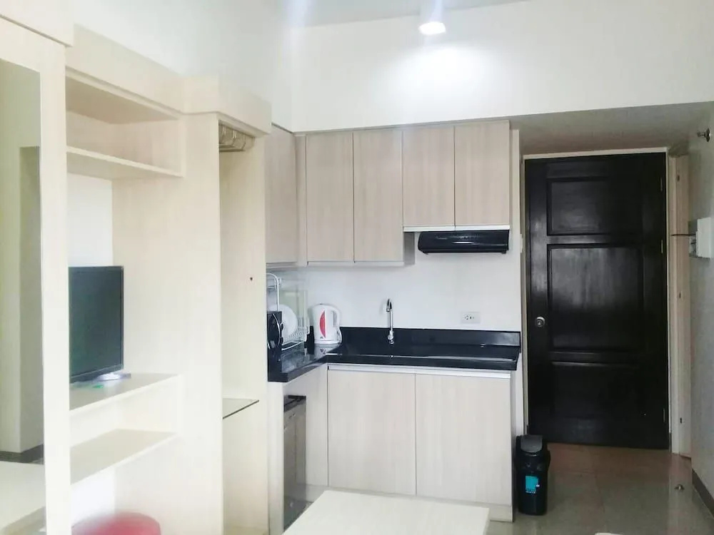 Mabolo Garden Flat by SDC