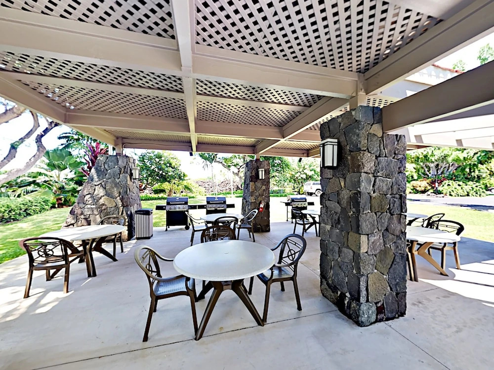 Unobstructed Oceanfront! 2br + Loft W/ Lanai, Pool 2 Bedroom Condo