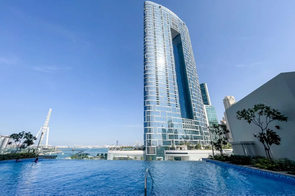 Breathtaking Marina and Sea View 52 42