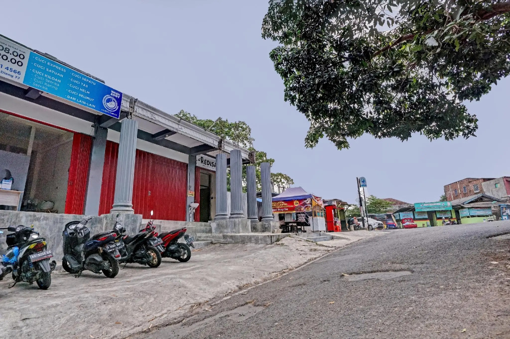 RedDoorz near Universitas Merdeka Malang 2