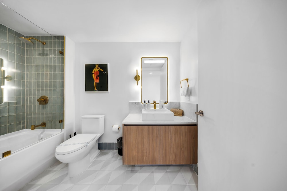 Upscale 3-BD Condo in DTW Miami