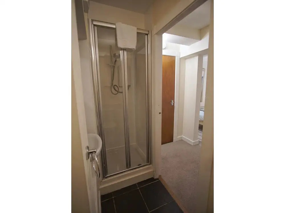 Bright, Spacious Old Town Flat for 6