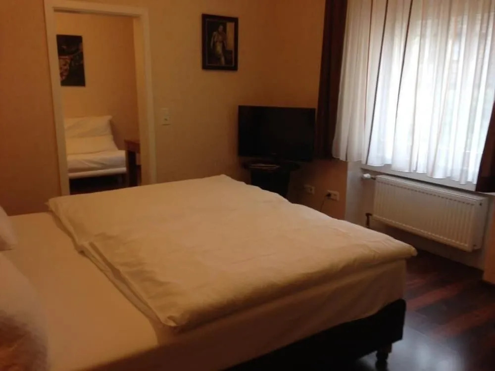 City Hotel