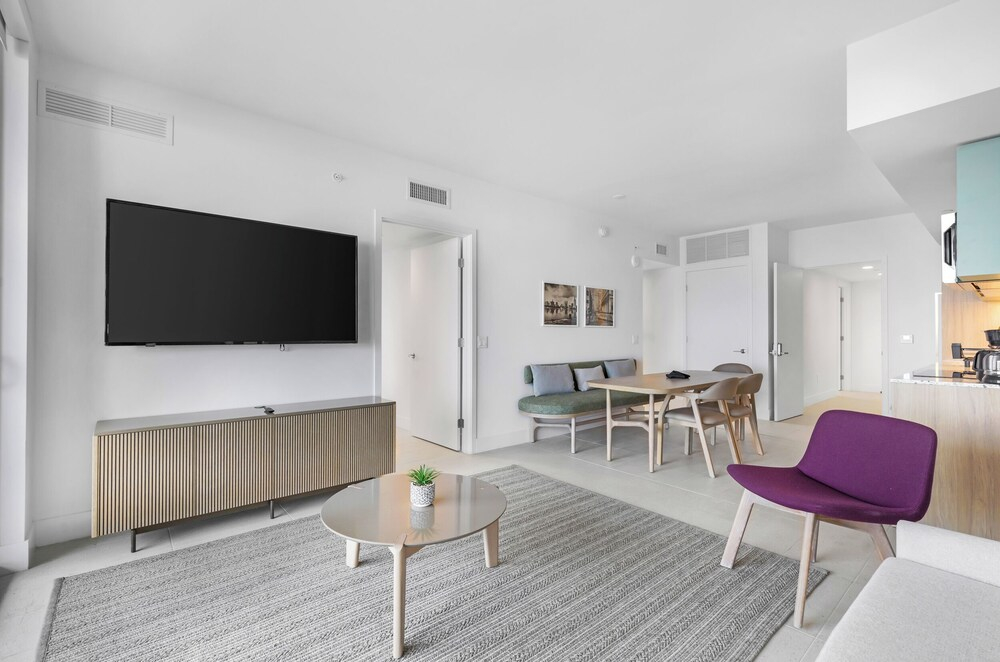 Upscale 3-BD Condo in DTW Miami